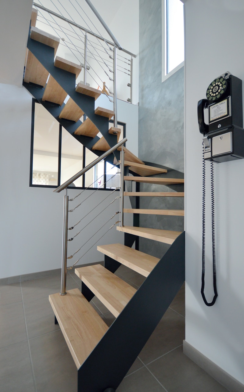 Escalier design et moderne bois metal et inox