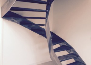 Escalier métal vernis
