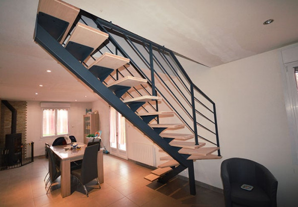 Escalier limon central 2 quarts tournants