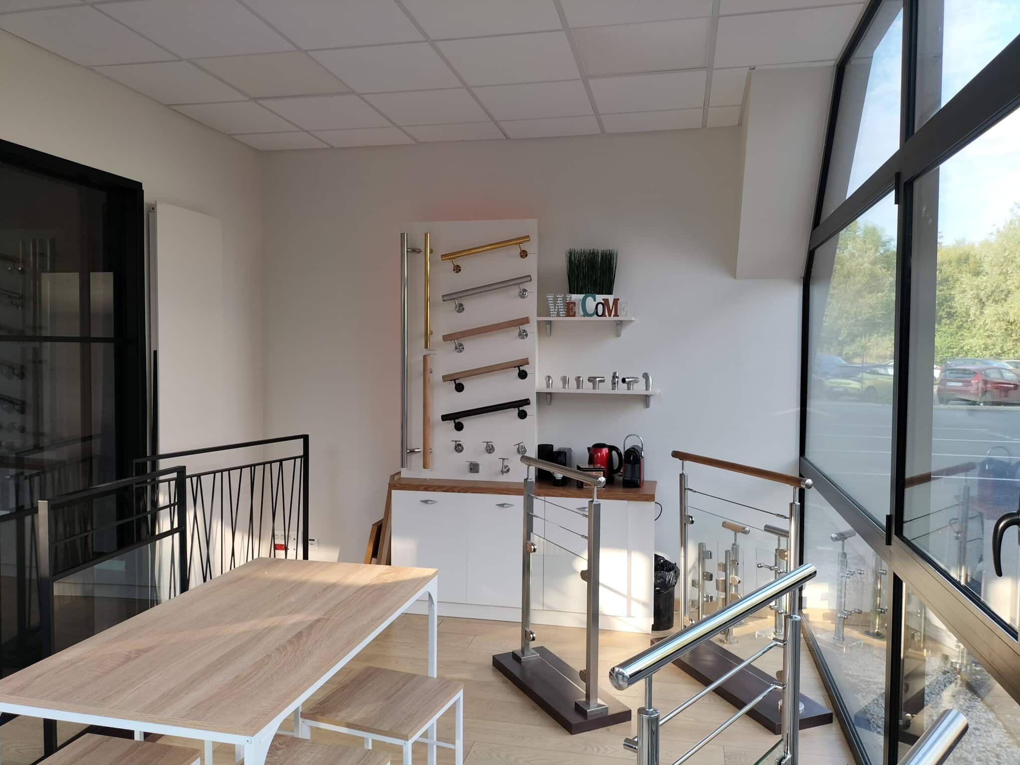 Showroom Divinox présentoirs mains-courantes